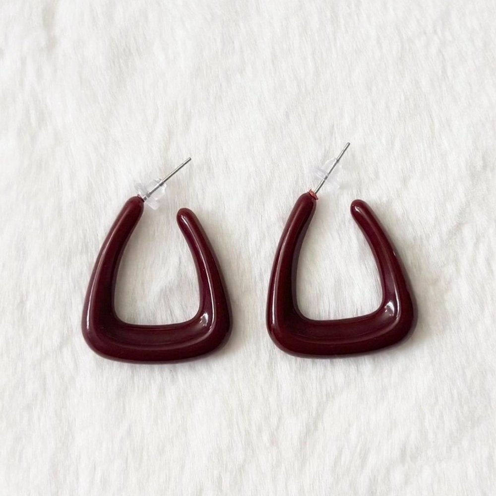 5/$15 🩷 MUST BUNDLE Women’s Burgundy Geometric Hoop Earrings